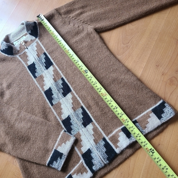 Handmade Equadorian Alpaca Cardigan Sweater - Picture 12 of 13